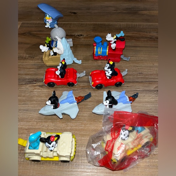 McDonald’s 2020 Happy Meal Disney Runaway Train Set of 11 MickeyMinnieGoofyDaisy - Picture 5 of 12